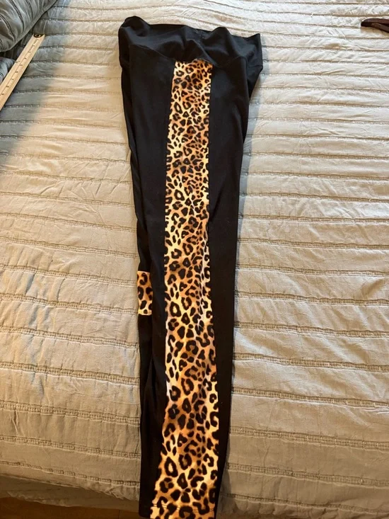 PINK Victoria's Secret Black Ultimate Leggings with Leopard Trim Size Medium - Picture 8 of 9